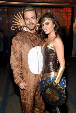 Illustration for article titled Here's Your Pre-Halloween Celebrity Costume PartyÂ